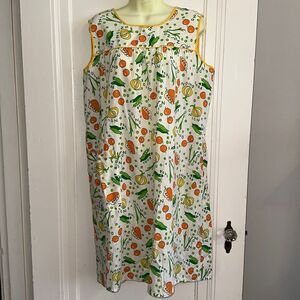 Vtg 60s sleeveless shift house dress/yellow, green & orange onions & peas print